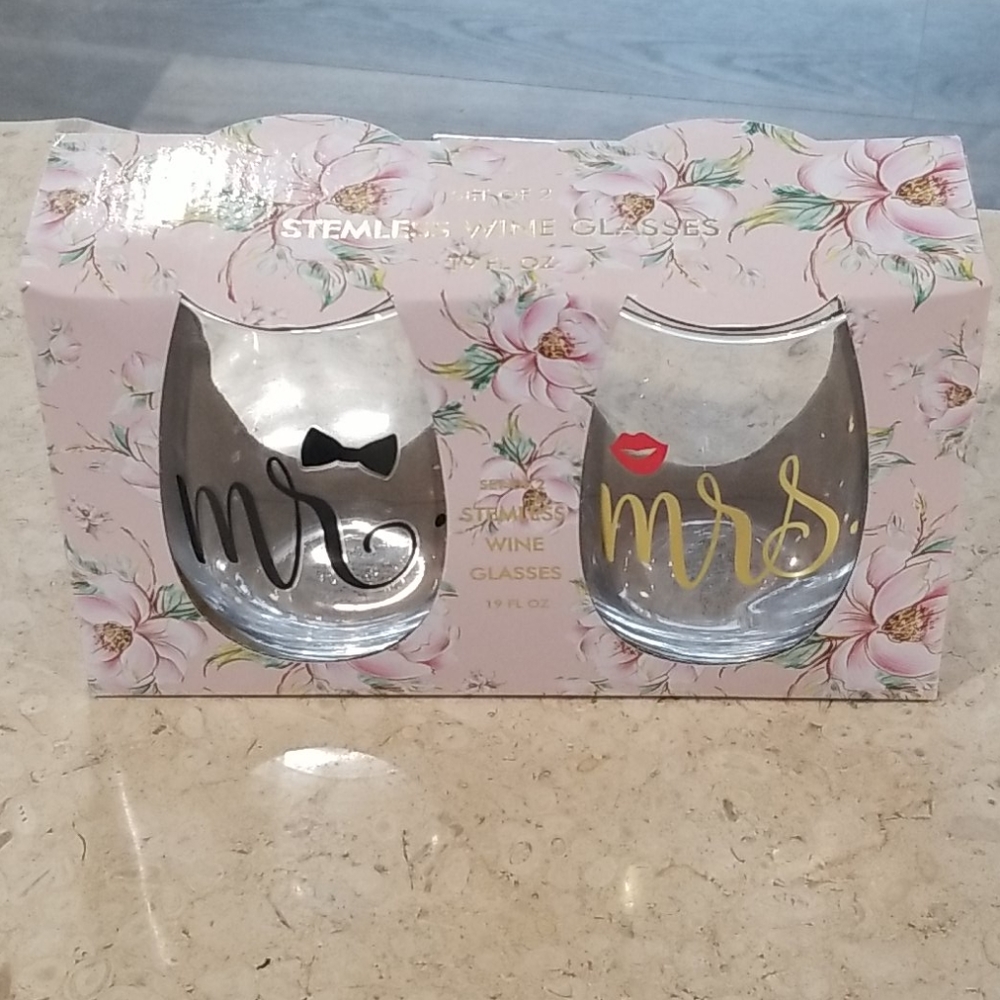 Bride and groom stemless wine glasses